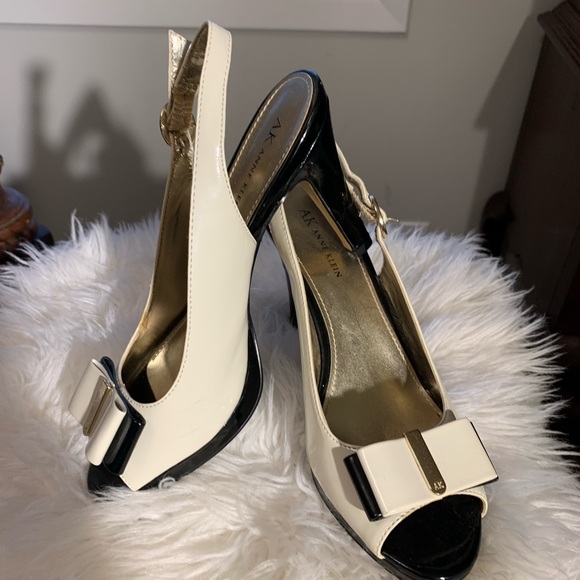 Ann Klein Classic black/white Pumps - Picture 8 of 9